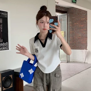 เสื้อยืดแขนสั้นสไตล์เกาหลี เสื้อโปโลผู้หญิง คอวี ทรงหลวม สีตัดกัน ไม่สมมาตร ผ้าใส่สบาย