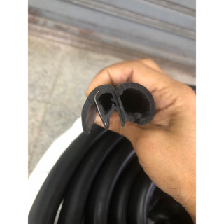 ยางขอบประตู ยางกระดูกงู แบบนวมหนา ยาว4 เมตร เนื้อยาง เกรดA++…