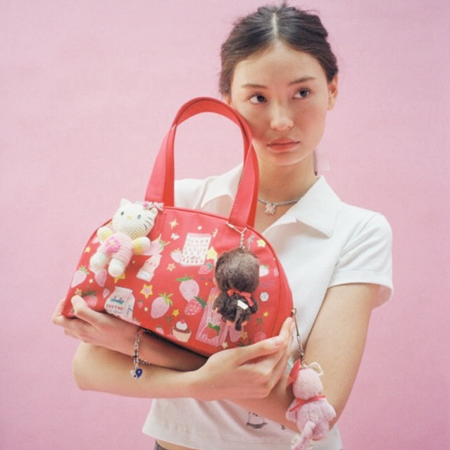 NAIYC 🍓 Strawberry Kisses Red Bag กระเป๋าสะพายไหล่แดงลายสตรอว์เบอร์รี - รูปที่ 2