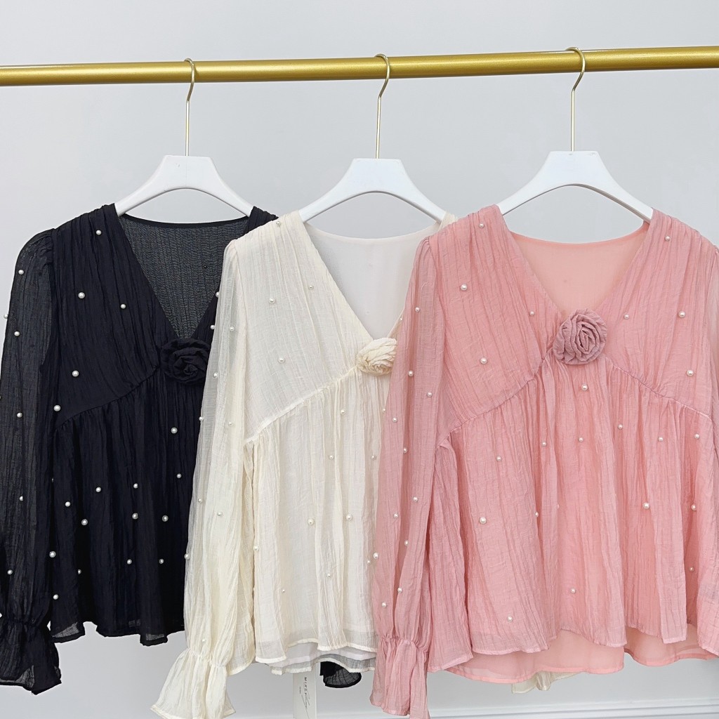 (พร้อมส่ง)รุ่น(BF-Pearl Pink Flower16)เสื้อแขนยาว สีชมพู ผ้าชีฟอง ทรงคอวี ดีเทลปักมุกทั้งตัว ตกแต่งดอกกุหลาบด้านหน้า