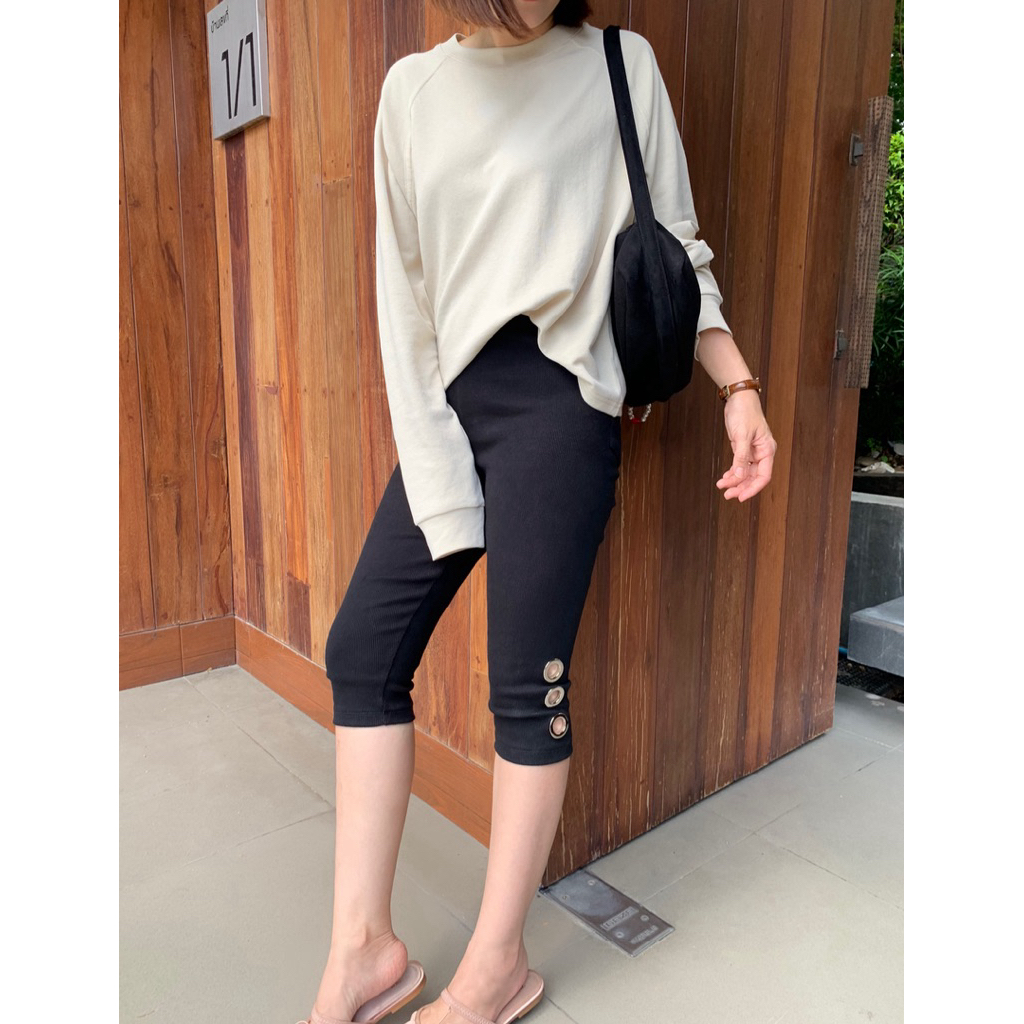Charlotte irony | Eyelet Capri Pants