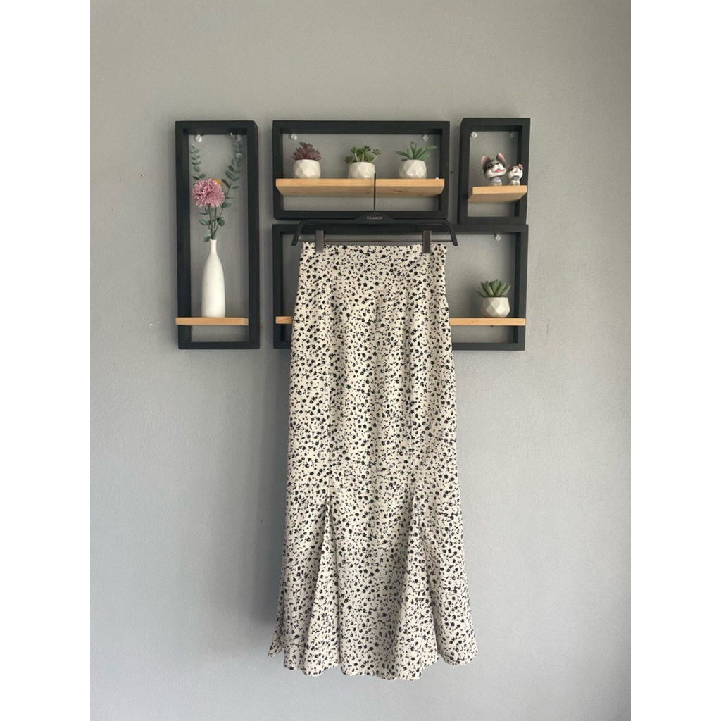 กระโปรง GRL ลายดอกสีดำ