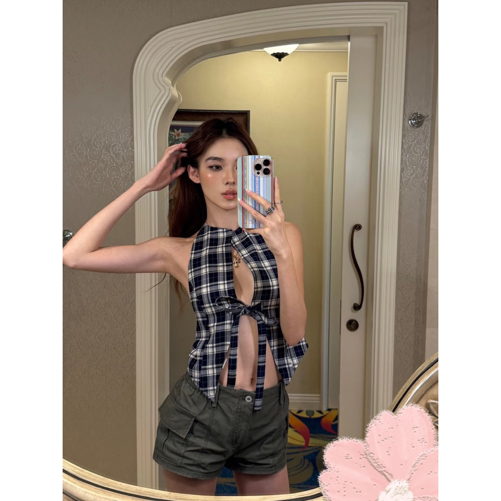 เสื้อแขนกุดลายตารางสไตล์อเมริกันวินเทจ แขนกุดสายเดี่ยวเปิดหลัง เสื้อเชิ้ตฤดูร้อนดีไซน์ใหม่ สไตล์สาวฮอตเกาหลี