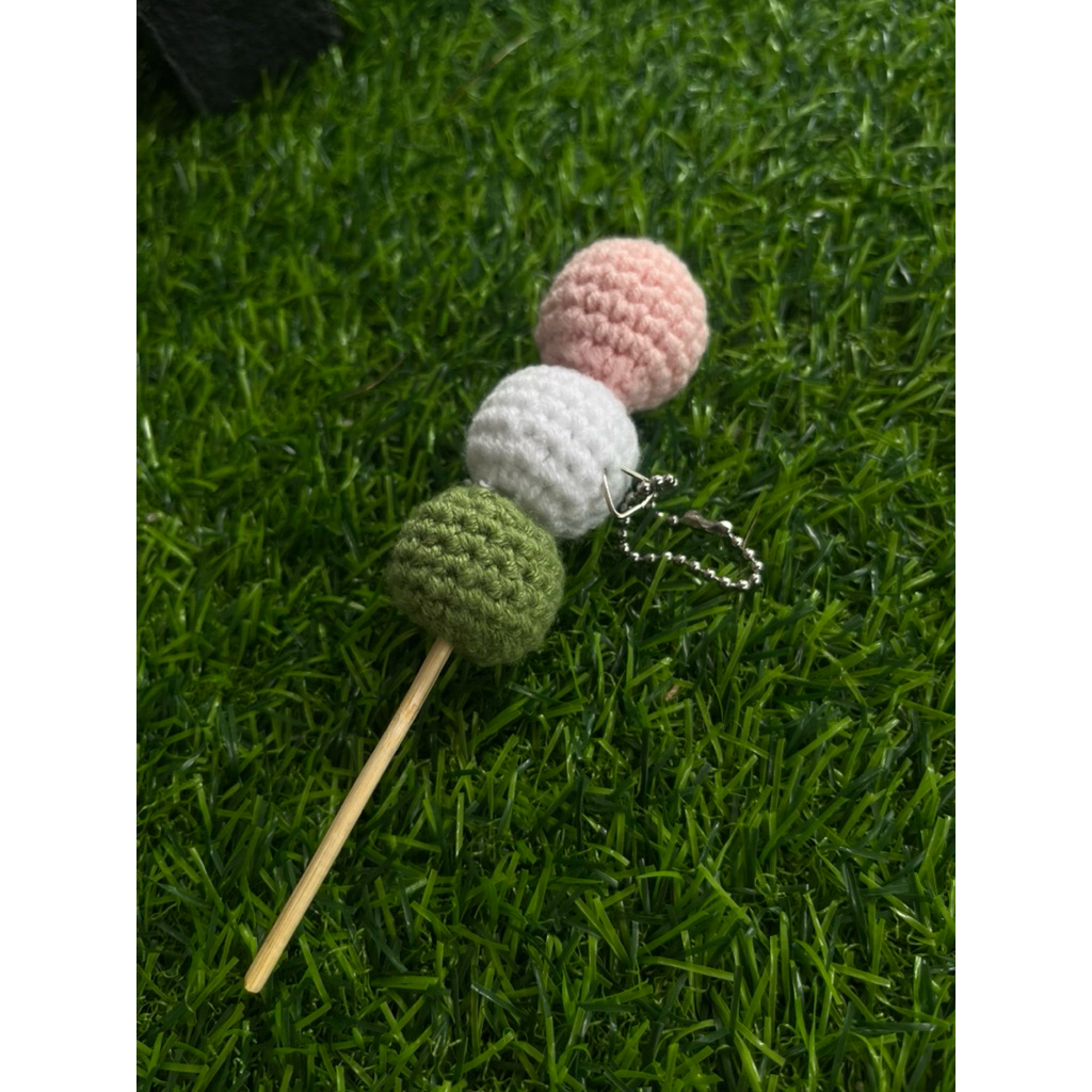 พวงกุญแจดังโงะ Dango Crochet Keychain – พวงกุญแจดังโงะไหมพรม🍡 ~พร้อมส่ง~