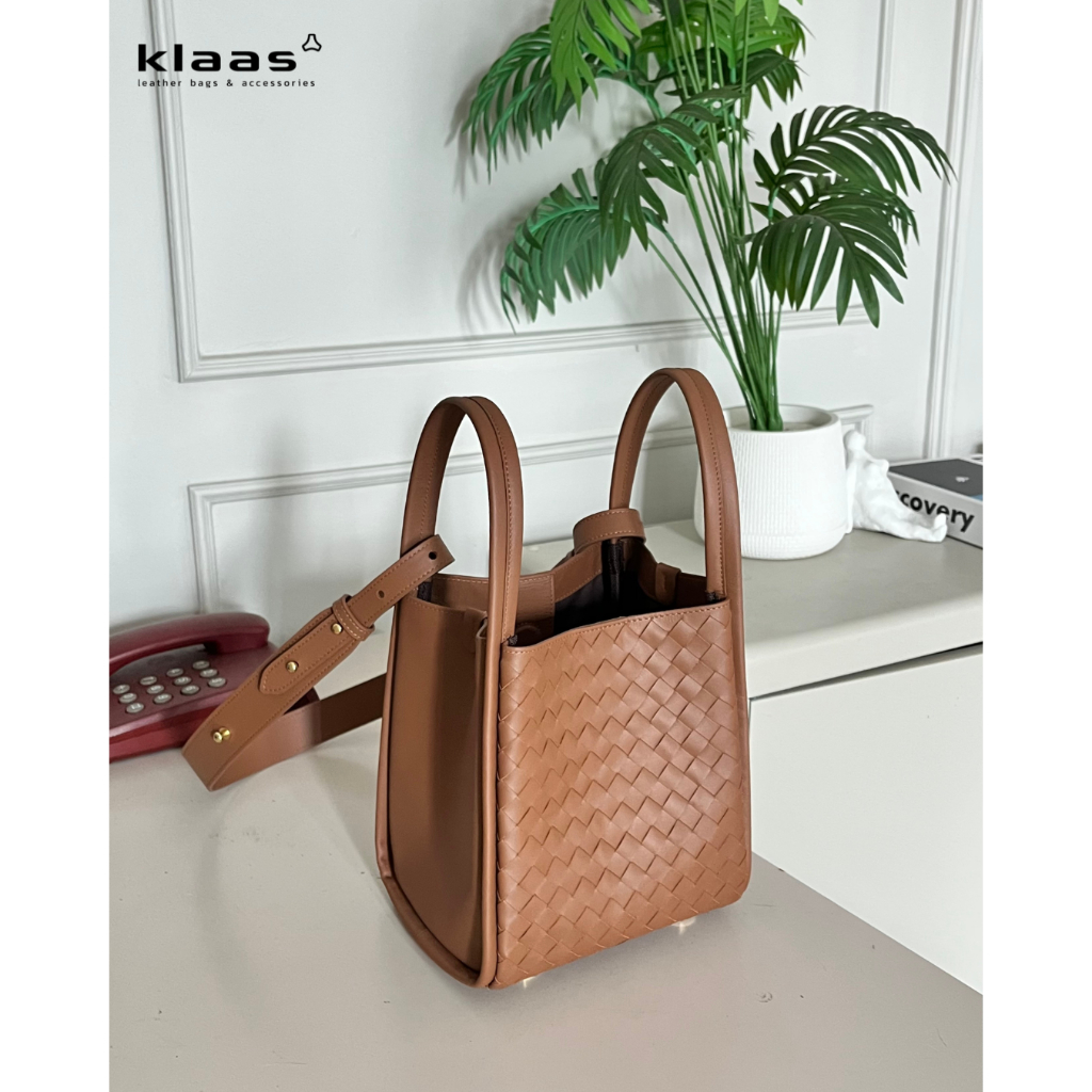 02-509 Buqutte Bag กระเป๋าถือหนังแท้แบรนด์ไทย งานสานสุดประณีต มาพร้อมสายสะพายครอสบอดี้ปรับระดับได้