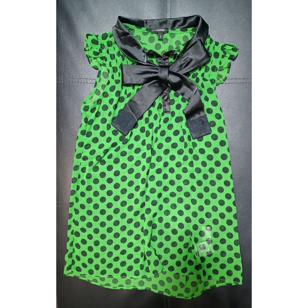 เสื้อแขนกุดลายจุดของ depper