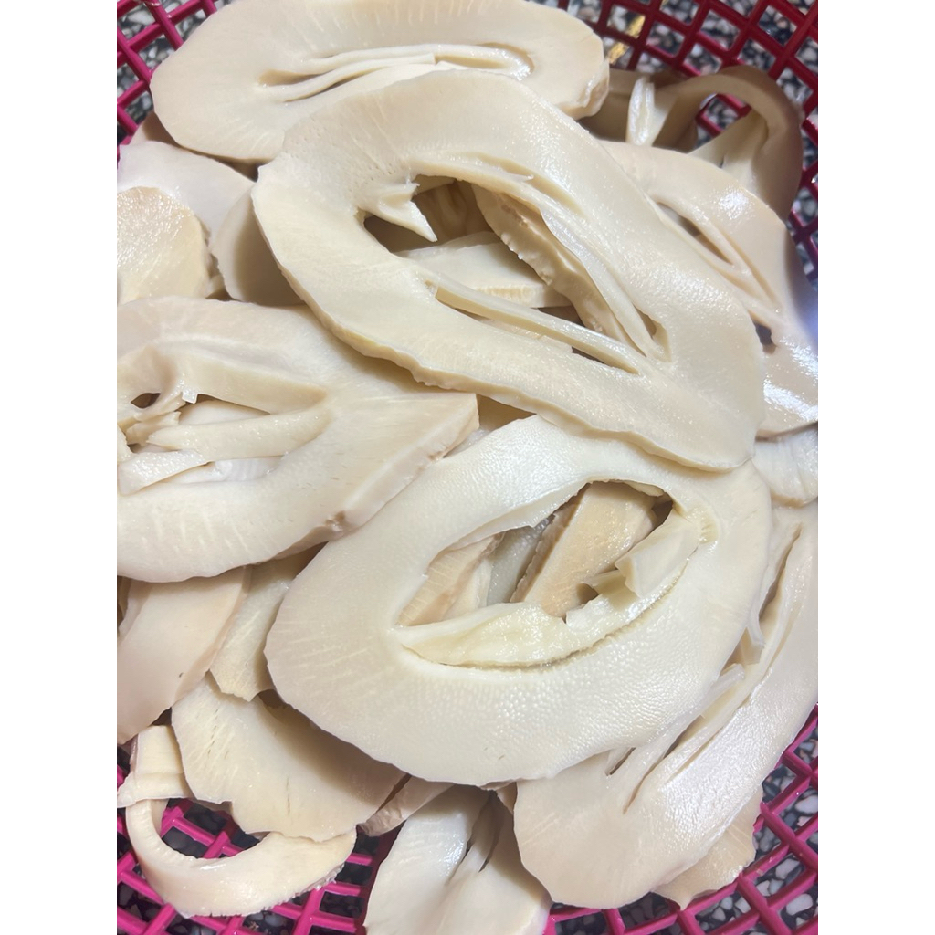 หน่อไม้จีนC ใหญ่ มีเสี้ยน เป็นส่วนโคนของหน่อไม้