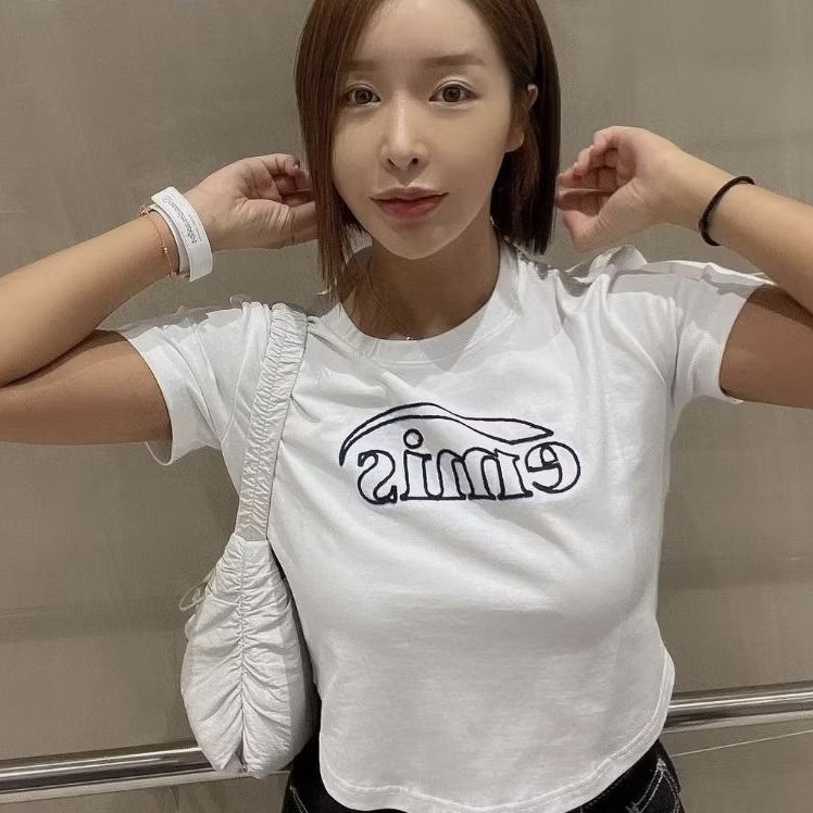 (ส่งด่วน) พร้อมส่ง EMIS เสื้อยืดครอปสีขาว โลโก้ สีน้ำเงิน รุ่น cropped chain stitch tshirt