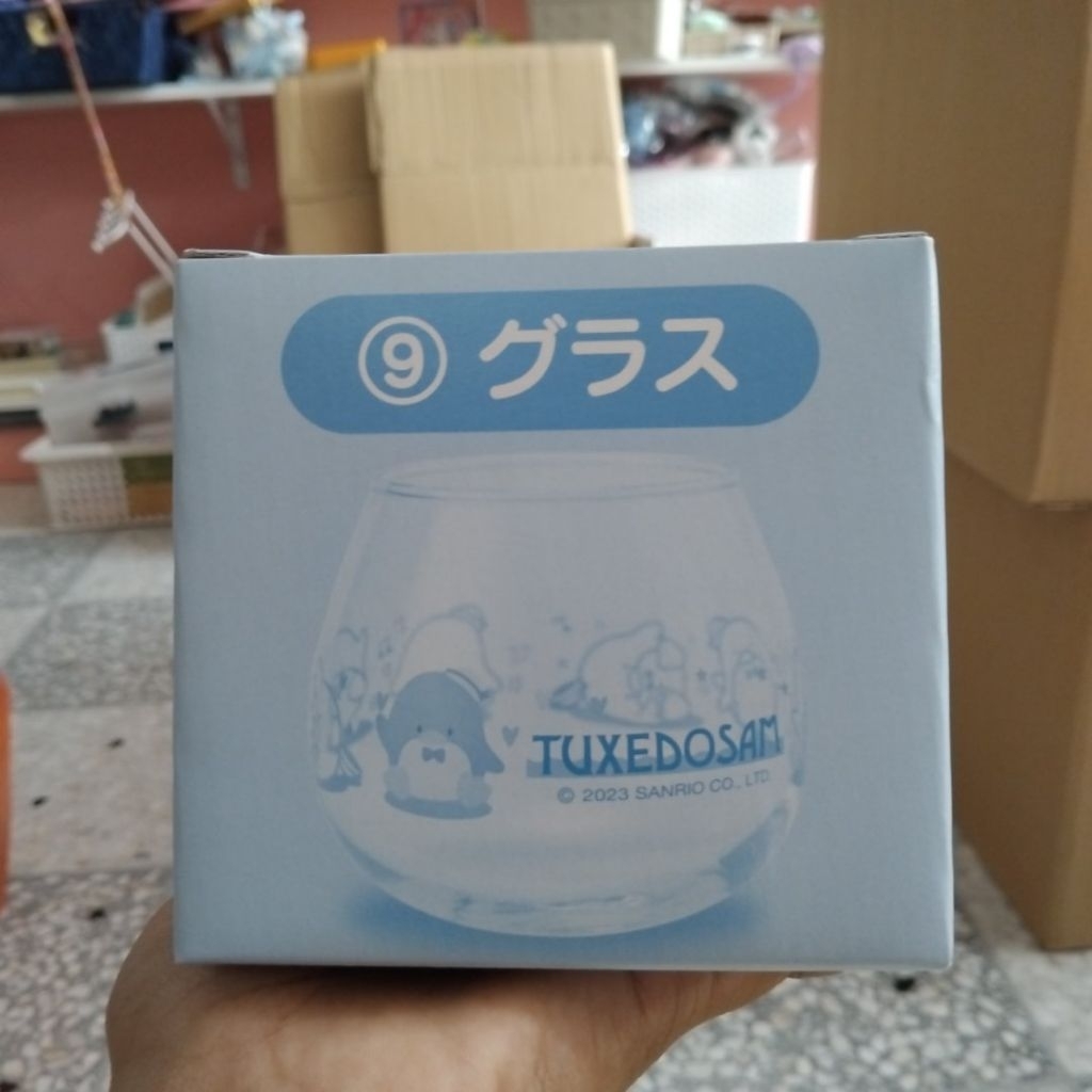 กล่องบรรจุภัณฑ์ของ แก้ว Tuxedosam จาก Sanrio