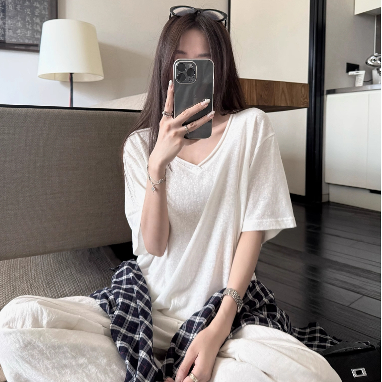 เสื้อแขนสั้น เสื้อยืดผู้หญิง คอV ทรงหลวม สีพื้น สไตล์เลซี่ #020411