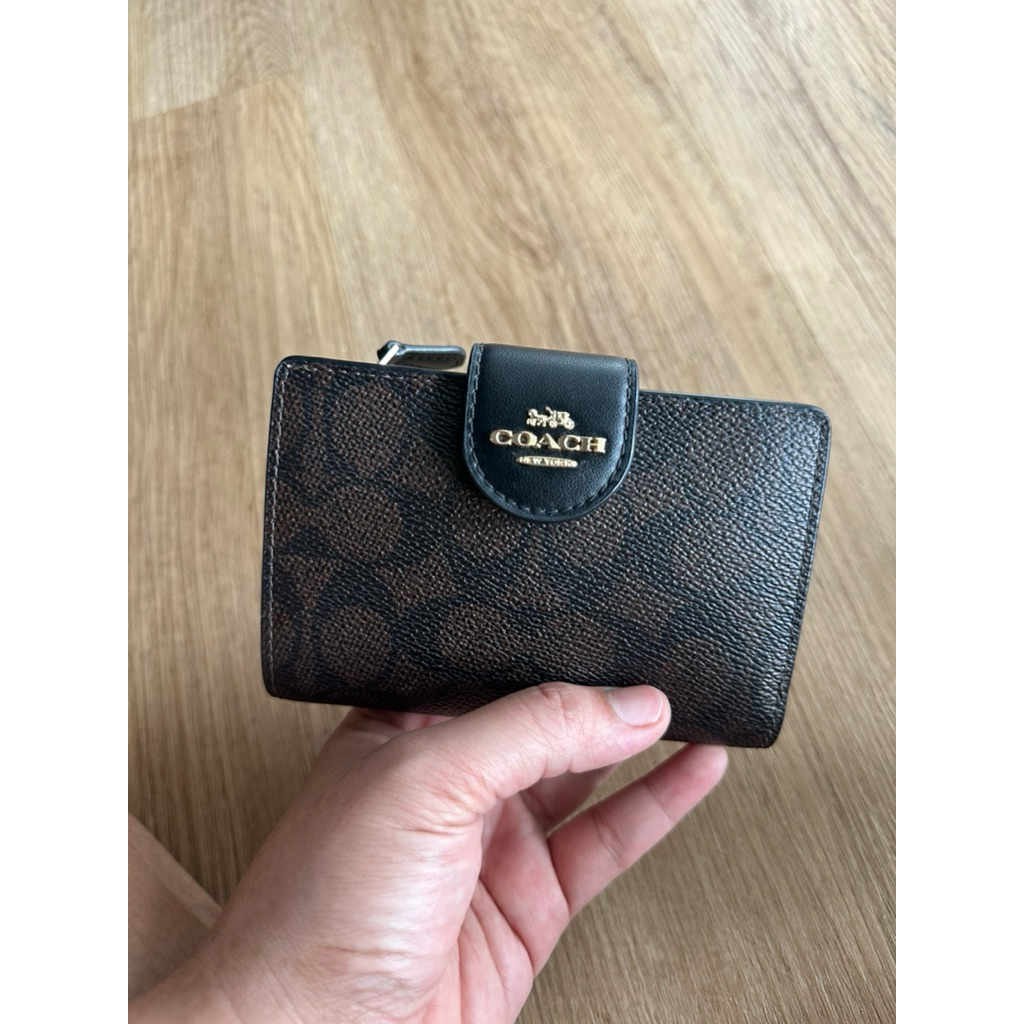 กระเป๋าสตางค์Coachแท้ 🔥สีน้ำตาลดำ รุ่นCW786 มือ2สภาพนางฟ้า