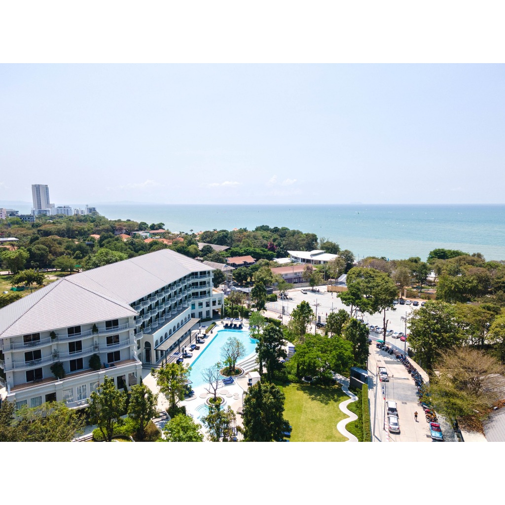 Cross Pattaya Hotel Voucher | ห้องวิวทะเลหรู + อาหารเช้า 2 ท่าน