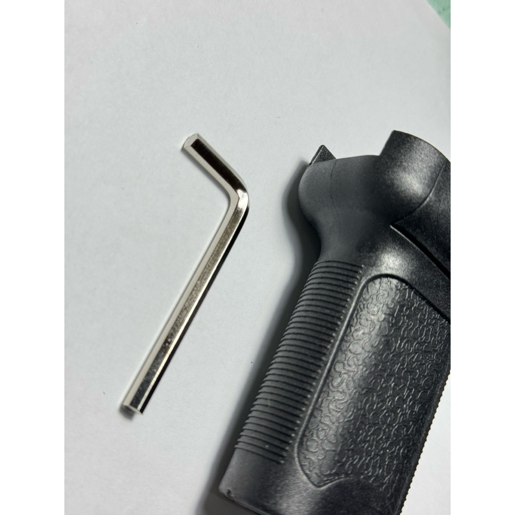 ที่จับค้อน พร้อมน็อตและ ประแจ ช่วยให้จับถนัดมือยิ่มขึ้น งานช่าง