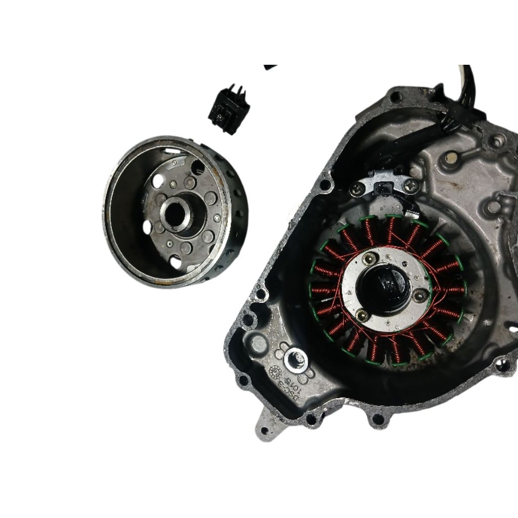 ฝาครอบจานไฟ+มัดไฟ+ล้อแม่เแท้  ( มือสอง ) ใช้ได้กับรถkawasaki Z250 300 ninja250 300ยกเว้น Z250SL คาวา