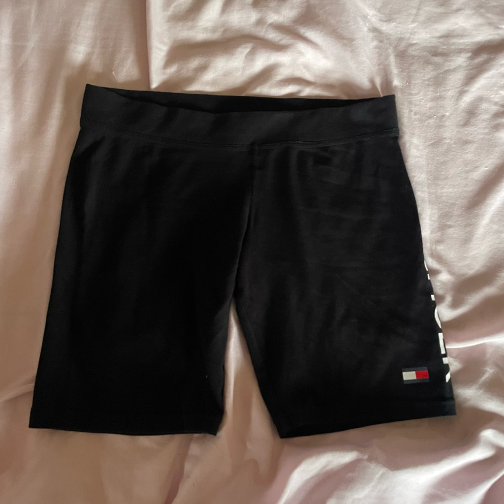 Tommy Hilfiger มือสอง