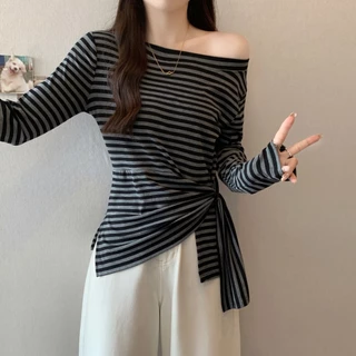 เสื้อยืดผู้หญิงแขนยาวสีดำลายทาง คอเอียงเปิดไหล่ มีสายผูก รุ่นใหม่ 2025 ทรงเข้ารูป พรางหุ่น แมทช์ง่าย