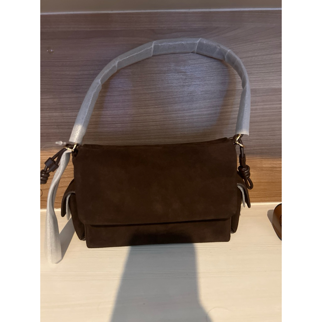 กระเป๋า Charles & Keith รุ่น Khai แท้100% ราคา2990 รุ่นใหม่ขายดีมาก