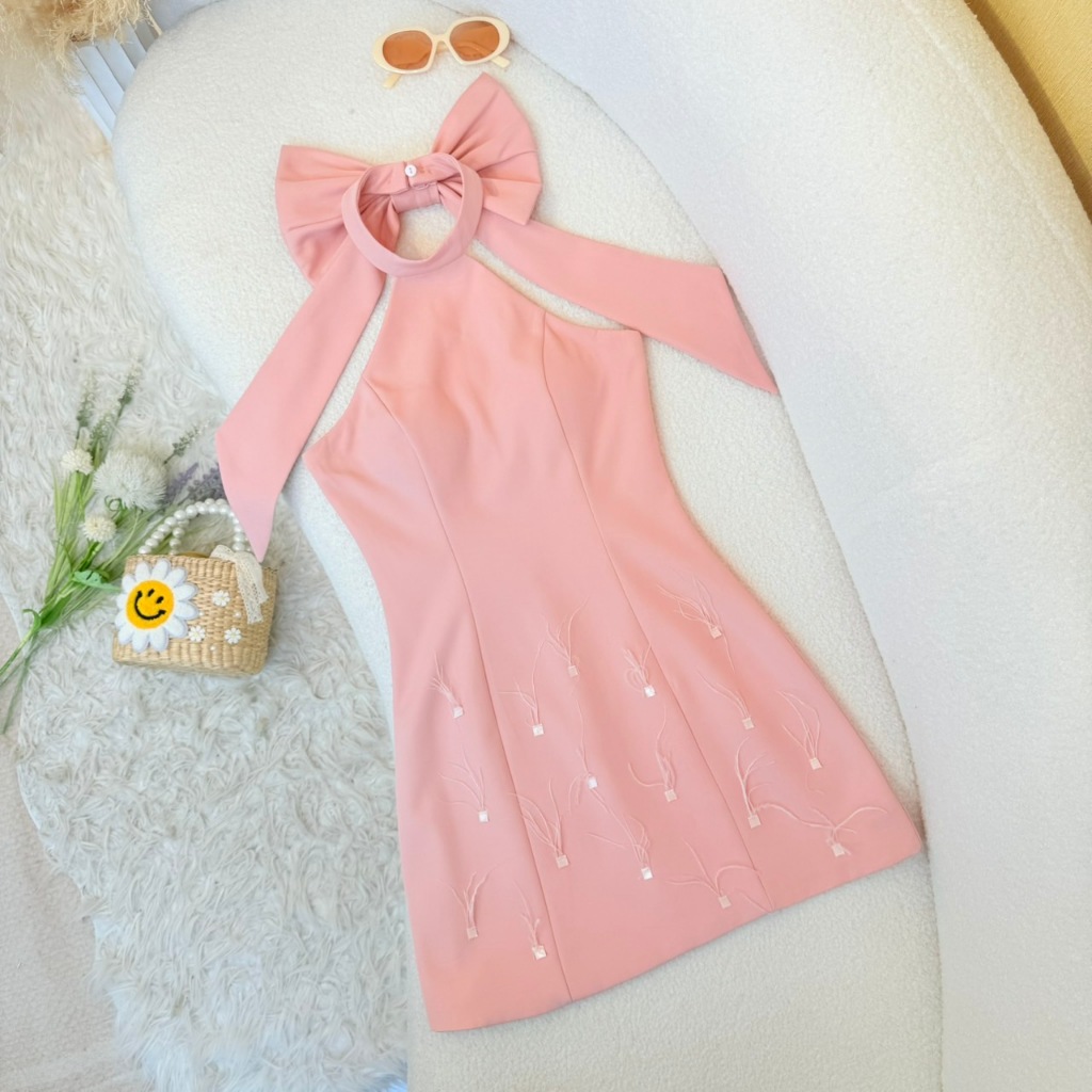 [NITTAYA] D2805 ชุดเดรสกระโปรงคล้องคอแต่งขกนกติดโบว์ด้านหลัง สวยหรูดูแพง ใส่ออกงาน ดินเนอร์ ปาร์ตี้