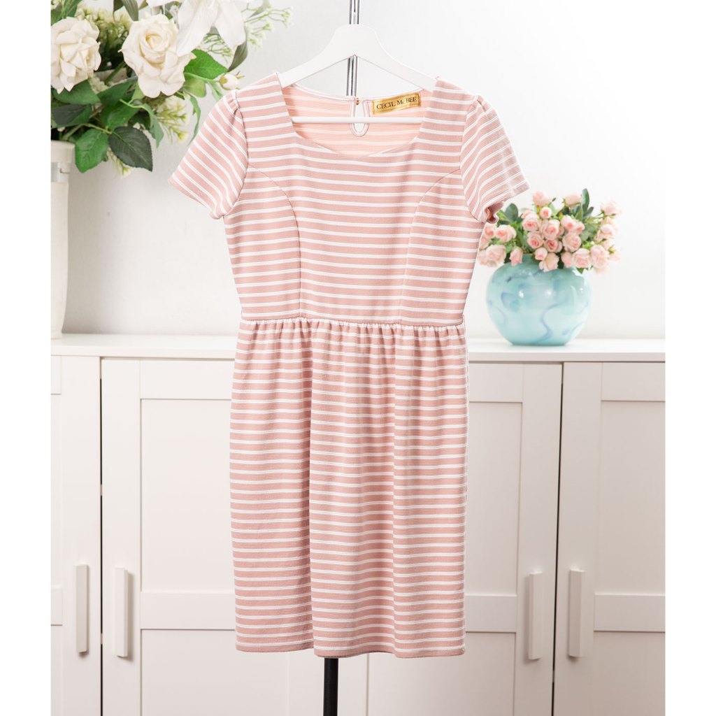 เดรสมือสอง CECIL McBEE ผ้าคอตตอนแขนสั้น ลายทาง ผ้าดีมาก สีชมพูโอรส แบบเก๋  สภาพดี ไซ้ส์