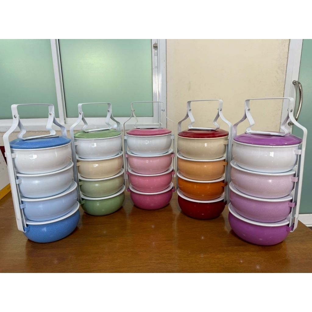 ปิ่นโตเหล็กเคลือบสีทรงโอ่งแบบมีจานรองระหว่างชั้นขนาด14cmมี4ชั้น
