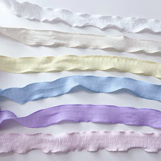 ♡ พร้อมส่ง | (5 หลา) Ribbon โบว์ ริบบิ้น ผ้าพลิ้ว ขอบหยัก ขนาด 25 mm / 2.5 cm