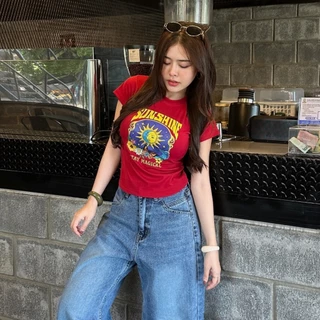 🌈SpinnyHouse🌈เสื้อยืด ทรงเข้ารูป สกรีนลายแน่นๆเท่ๆ ใส่แล้วดูผอม เสื้อเอวคอด ผ้าร่องยืดรุ่น แครอท พระอาทิตย์เหลือง