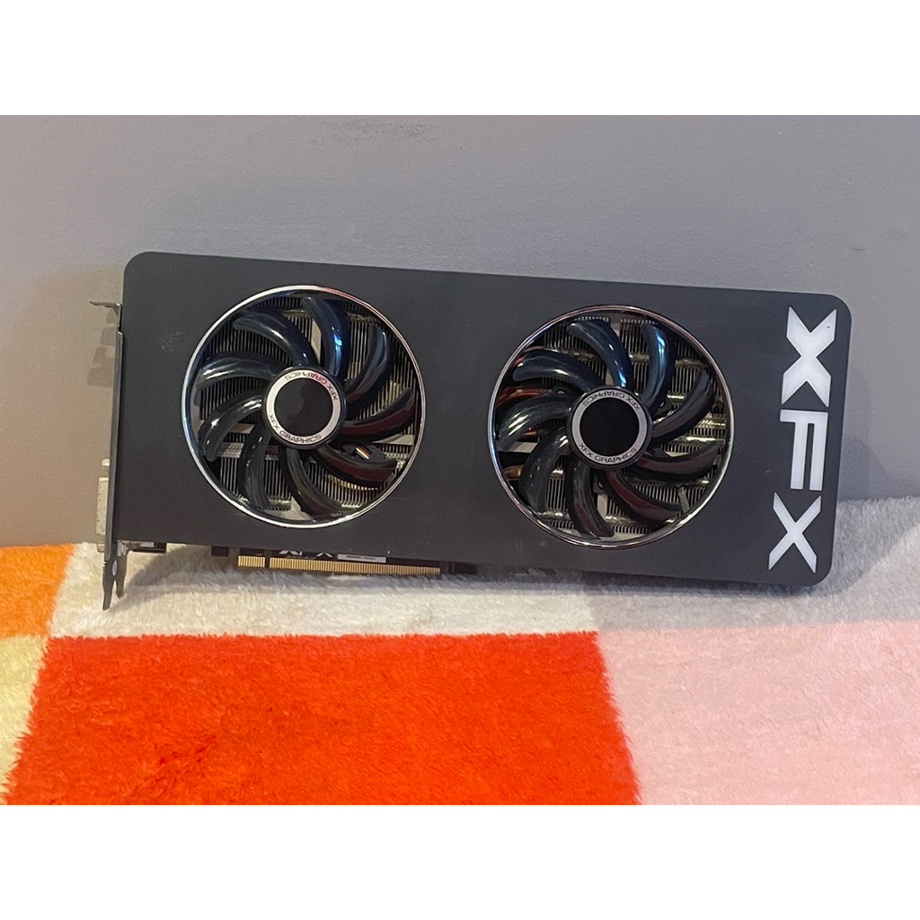 VGA XFX Radeon R9-290