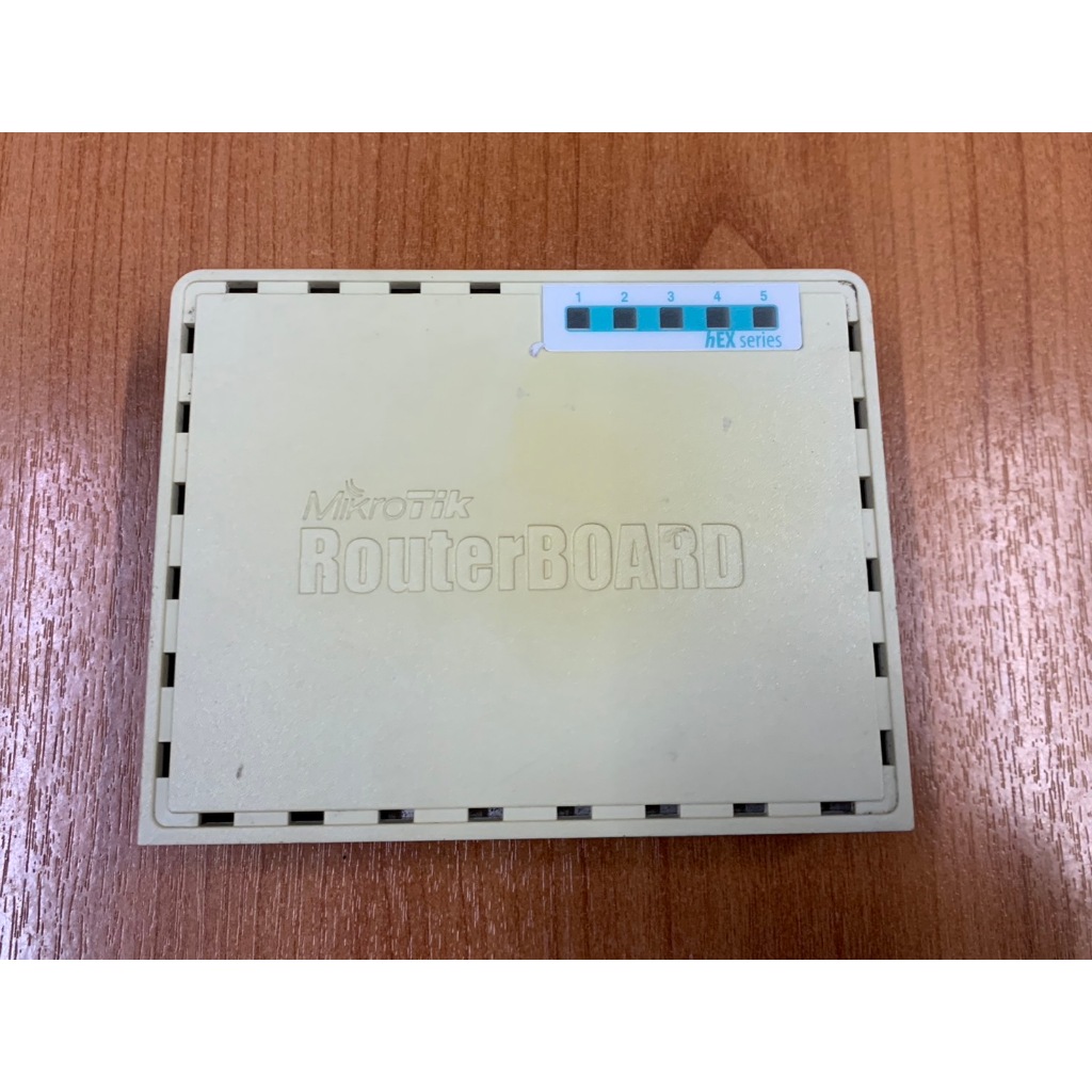 MikroTik hEX (RB750Gr3) 5-Port Gigabit Ethernet มือ2 เก่าเก็บใช้งานปกติ