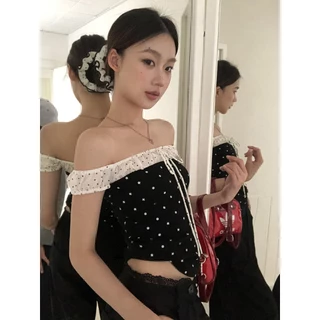 Rita พร้อมส่ง🎀เสื้อยืดเสื้อปาดไหล่ แต่งแขนระบายเก๋ไก๋ เสื้อยืดโชว์ไหล่ มีเชือกผูกได้ ลายดอกไม้ สไตล์เกาหลี สวยๆผู้หญิง