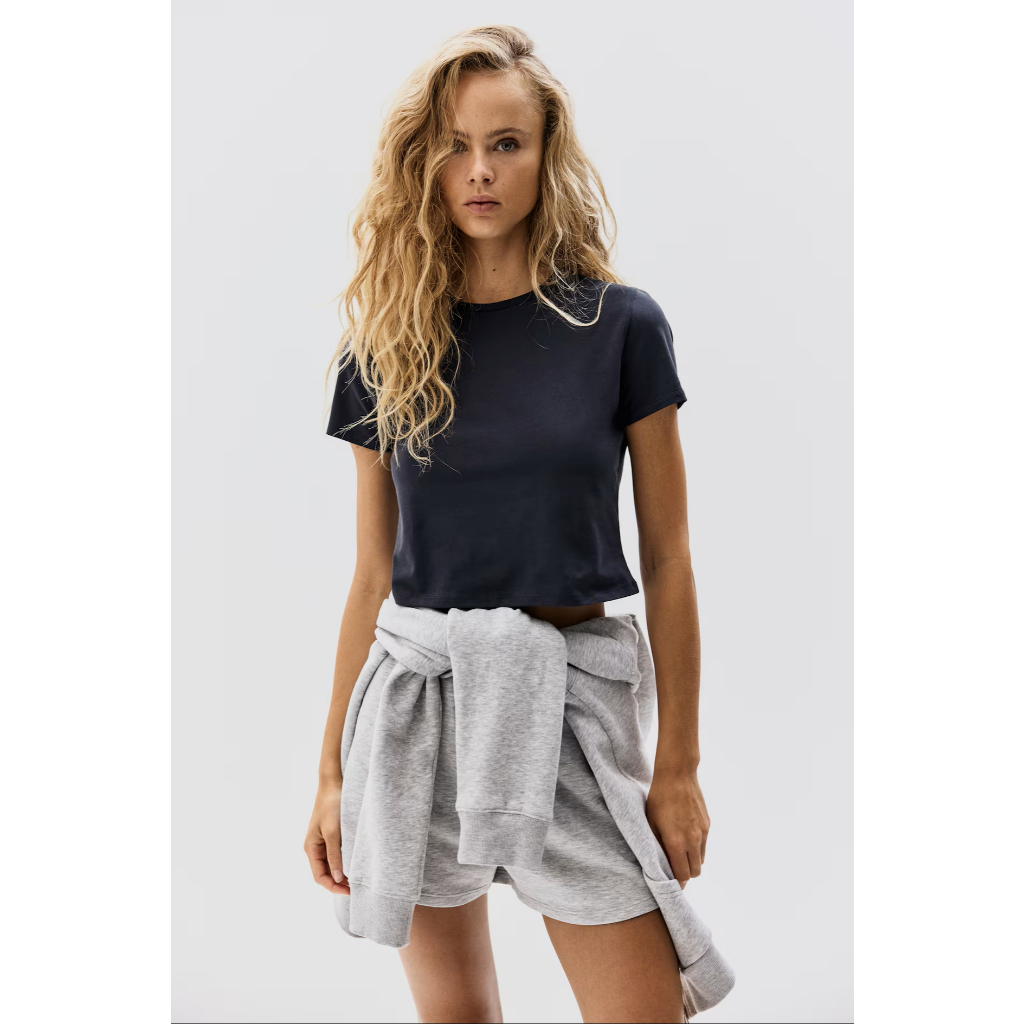 H&M(เอชแอนด์เอ็ม) เสื้อยืดสั้น Women Short T-shirt 1290218_1
