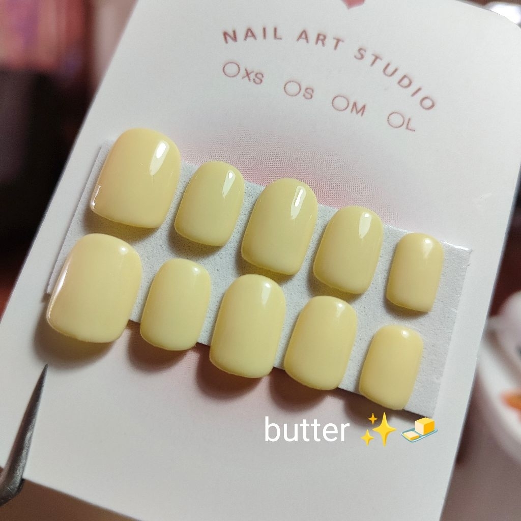 เล็บปลอมสีเหลืองพาสเทล✨🧈 ท็อปกระจกติดทน แถมฟรีกาว+ตะไบ(สีเหลืองพาสเทล033)