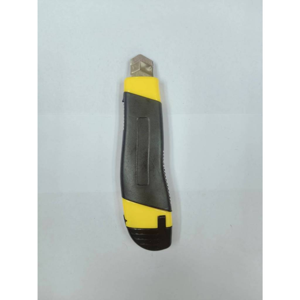 คัตเตอร์ใหญ่ (สินค้ามีตำหนิ ไม่มีแพ็ค) 1 แถม 1