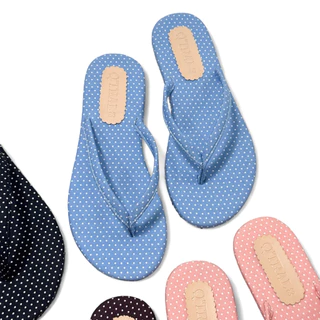 (แนะนำใส่ตรงไซส์)รองเท้าแตะ ไซส์ 36-42 แบบคีบ ลายจุดเล็ก เบาเดินสบาย แบรนด์ Q'TRAL (QT033)
