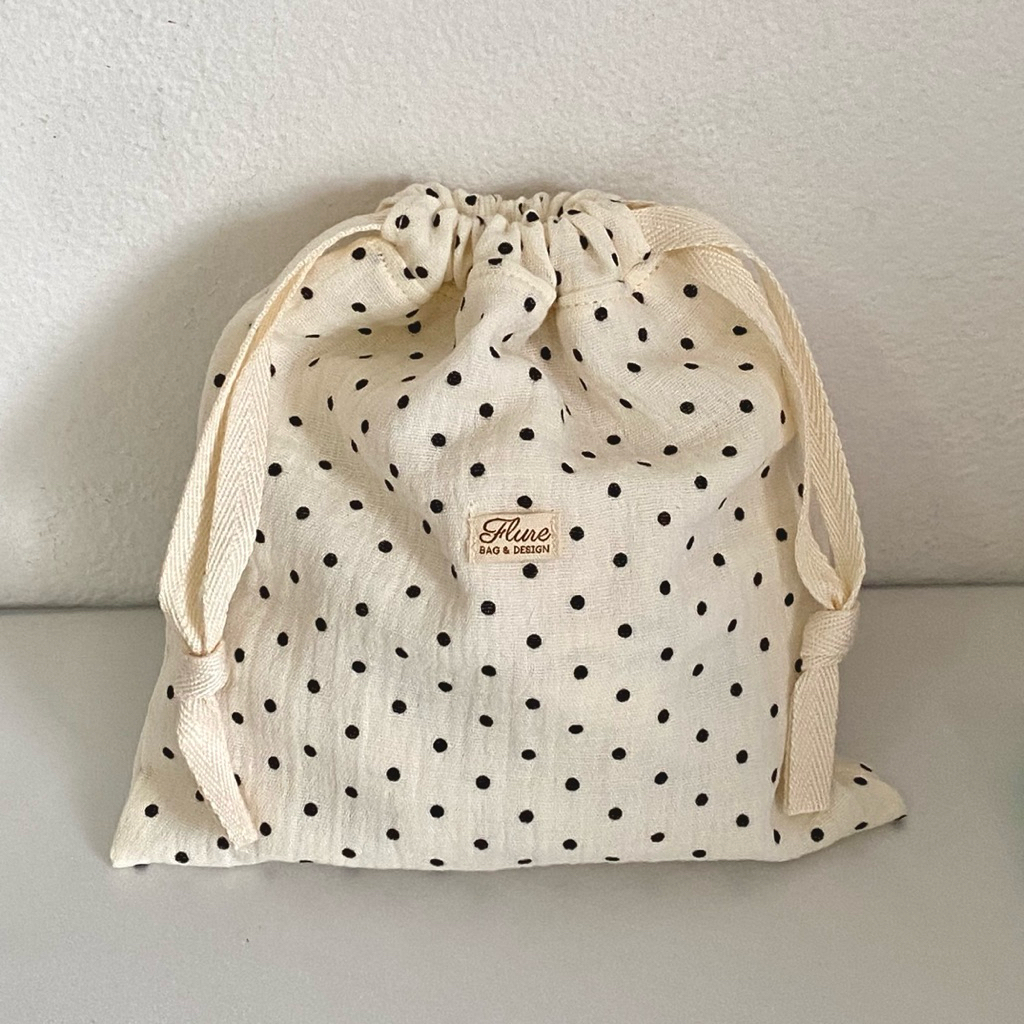 กระเป๋าผ้าลายจุด สีครีมลายจุดดำ โบว์ ผ้านุ่ม ใส่ของใช้จุกจิก รุ่น pokaldot flure.bags