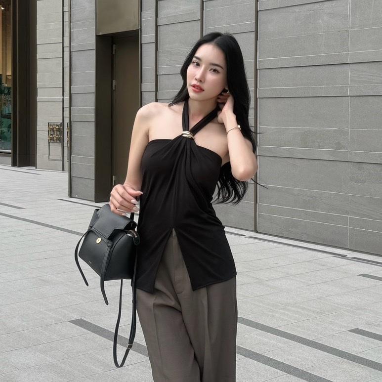 FASHION.NNN ผูกคอ+เกาะอก แต่งอะไหล่โลหะสีทองอ่อนเพิ่มความหรู ใส่สบายไม่รัดทรงสวยสุดแกรม