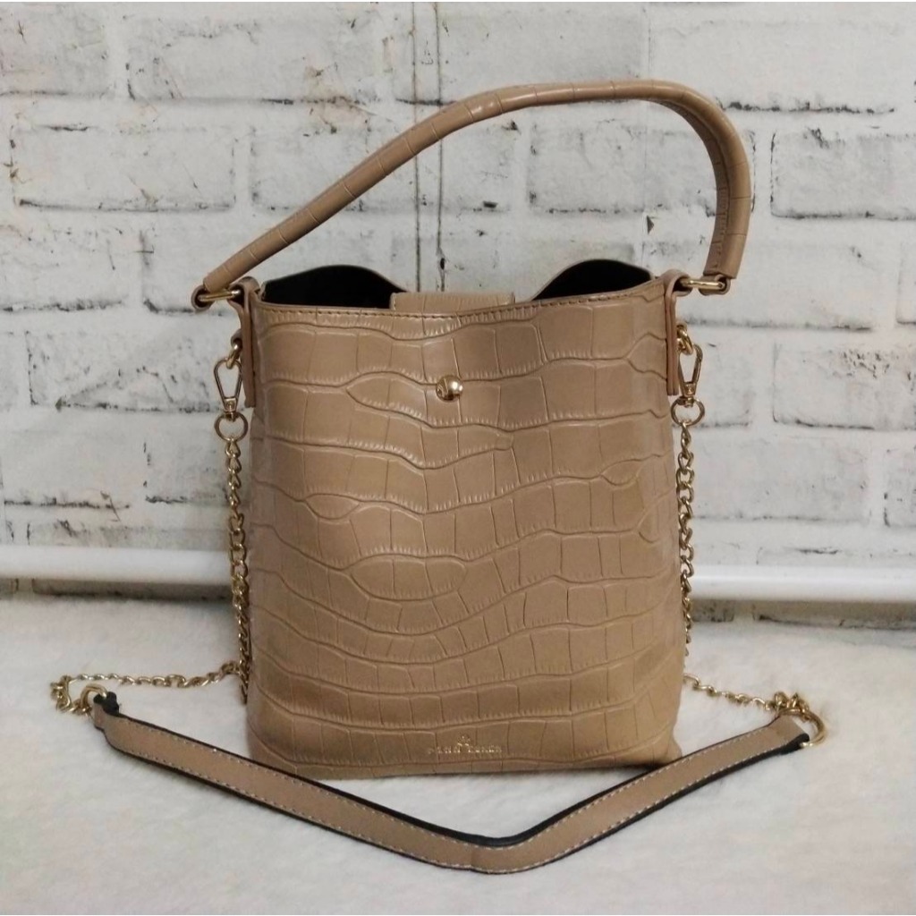 กระเป๋าหนัง FINN ESKER 1ช่องหลัก  ราคา : 390 กว้าง 8นิ้ว สูง8นิ้ว ฐาน 3นิ้ว