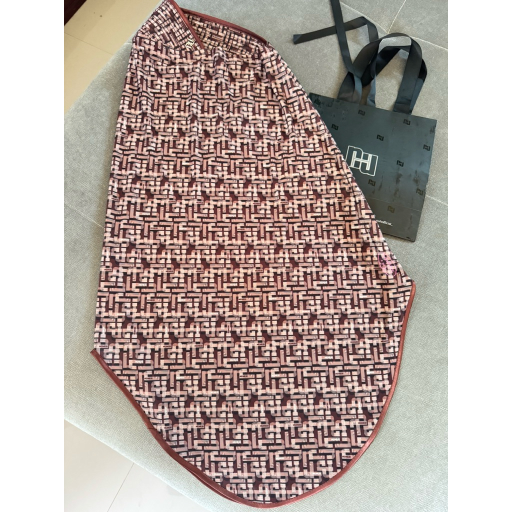 ผ้าคลุมสวมสำเร็จนูนุห nunuh มือสอง