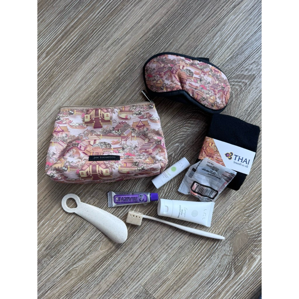 กระเป๋าใส่ของใช้สำหรับการเดินทาง การบินไทย (ยี่ห้อดัง)  //  Thai Airways Amenity Bag (Travel Kit) Br