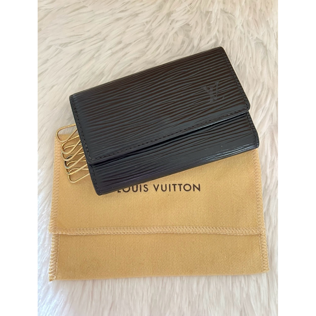 lv epi 6 key holder🖤