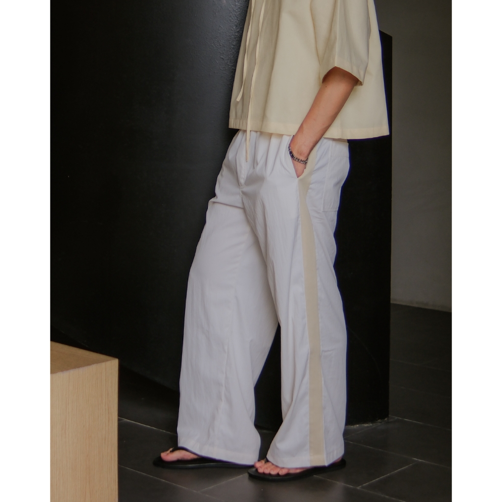 COMPOSE. - Summer Cotton Track Pants in White | กางเกงขายาว ดีเทลสไตล์สปอร์ต สีขาว