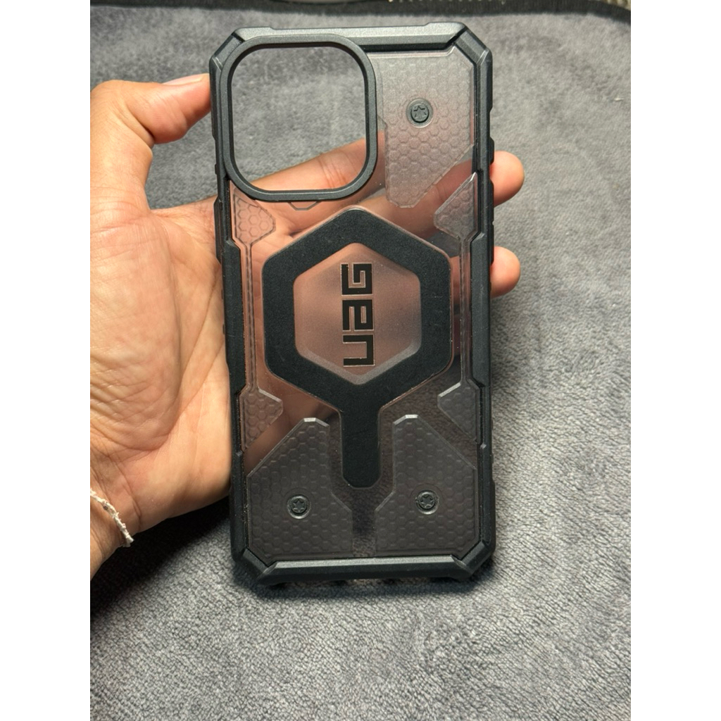 เคส UAG แท้ ip 16 pm มือสอง
