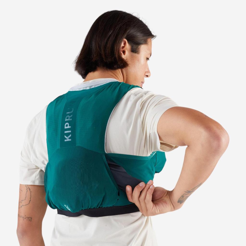 เป้น้ำวิ่งเทรล เป้วิ่ง เป้วิ่งเทรล 5 ลิตร KIPRUN 5-LITRE trail running gilet with bottle holder for 