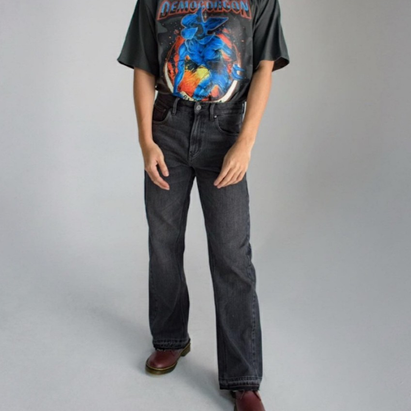era-won กางเกงยีนส์ขาม้า รุ่น SEMI-FLARE DENIM 5 POCKET สี Dark grey wash สีเทาเข้ม