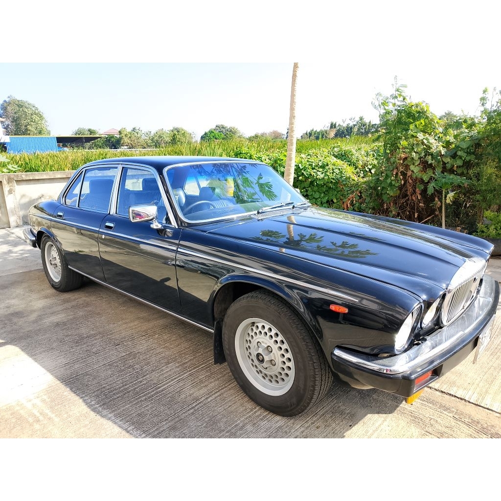 ขายรถสะสม Daimler Sovereign 4.2  รถคลาสสิค เวอร์ชั่นหรูของ Jaguar XJ Series III ที่ขายแบรนด์ Daimler