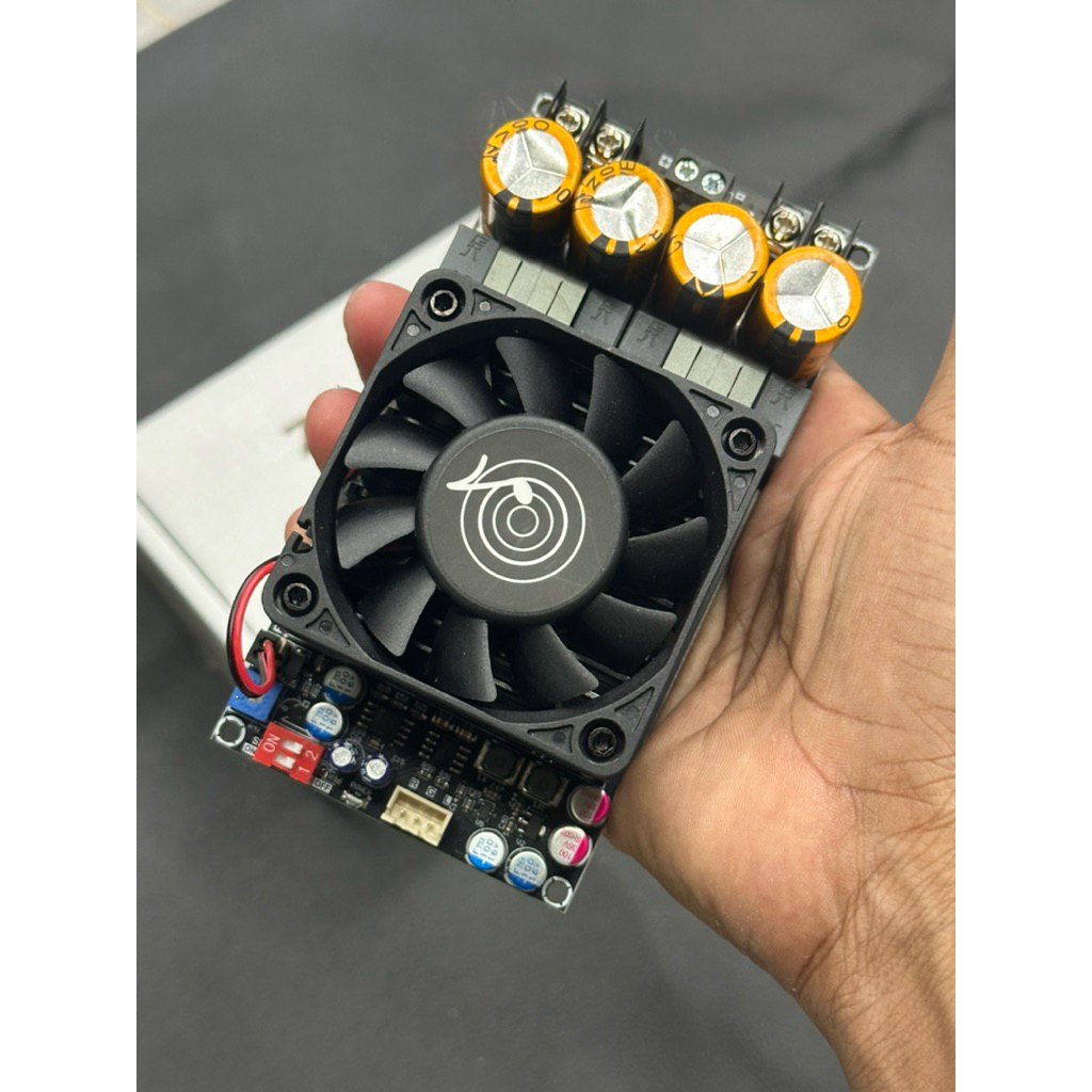 แอมขับซับแยกZK3002 300 × 300 วัตต์