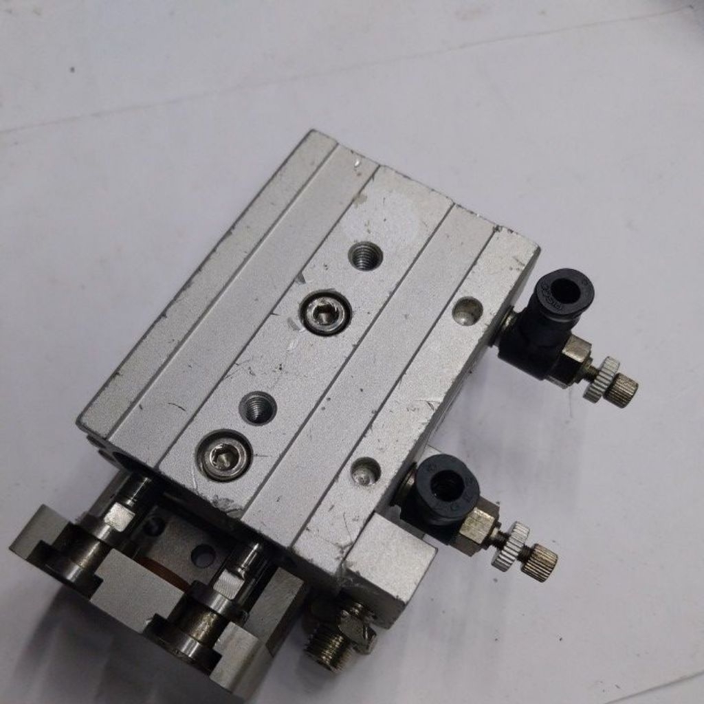 กระบอกลมสไลด์เทเบิ้ล MXQ12-10 SMC JAPAN มือสอง รูลม4มม.