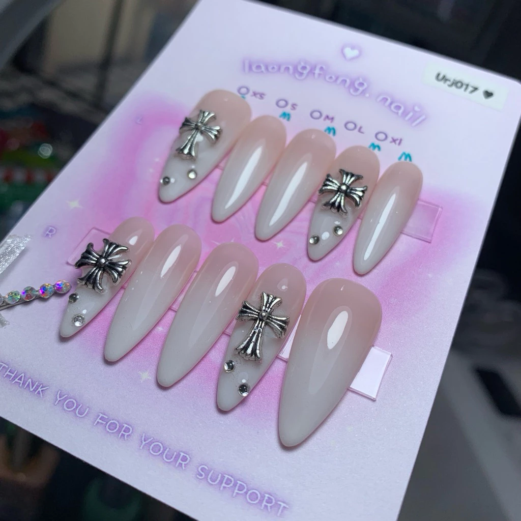 𝓵𝓪𝓸𝓷𝓰𝓯𝓸𝓷𝓰.𝓷𝓪𝓲𝓵 เล็บปลอมสำเร็จรูป 𐐪◡̎ สีไซรัปออมเบรติดอะไหล่ไม้กางเขน✝️ (แบบทรงแหลมยาว) ♔เปลี่ยนสี เปลี่ยนทรงเล็บได้
