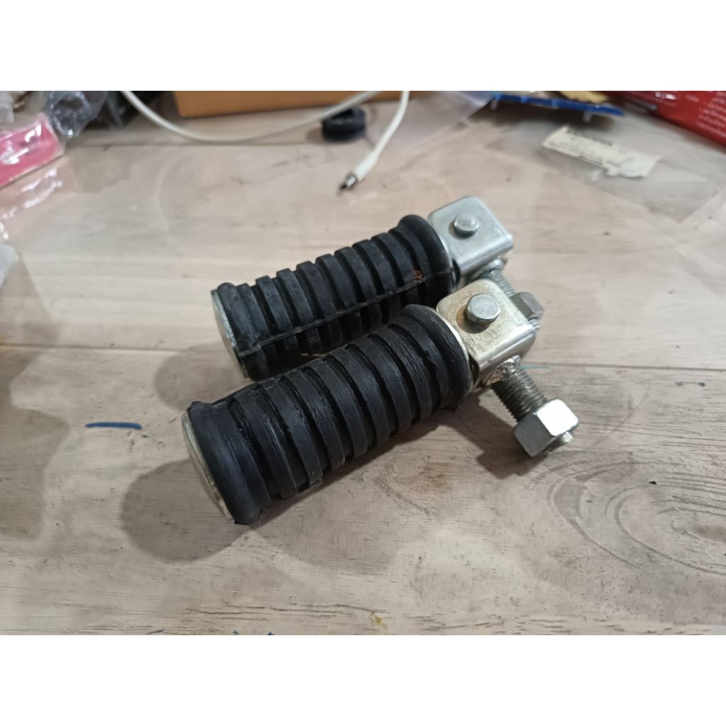 พักเท้าหลัง Yamaha dt100