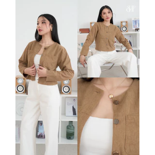 OSLO BLAZER เสื้อเบลเซอร์ผ้าลูกฟูกเนื้อกลาง ดีเทลแต่งกระดุมและกระเป๋าที่ด้านหน้า ใส่ซับในทั้งตัวและแขน