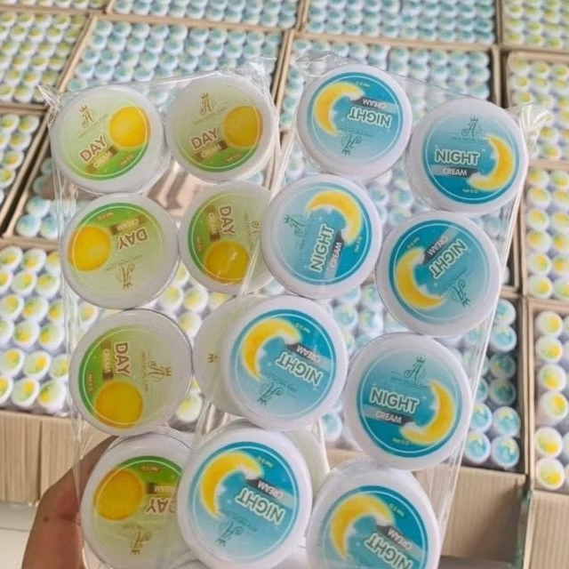 สุดคุ้ม10 กระปุก เอวาเฟเชียลแคร์ (AWA)มี 2 แบบ กระปุกสีเขียว (กลางวันและก่อนนอน)กระปุกสีฟ้า(ก่อนนอน)
